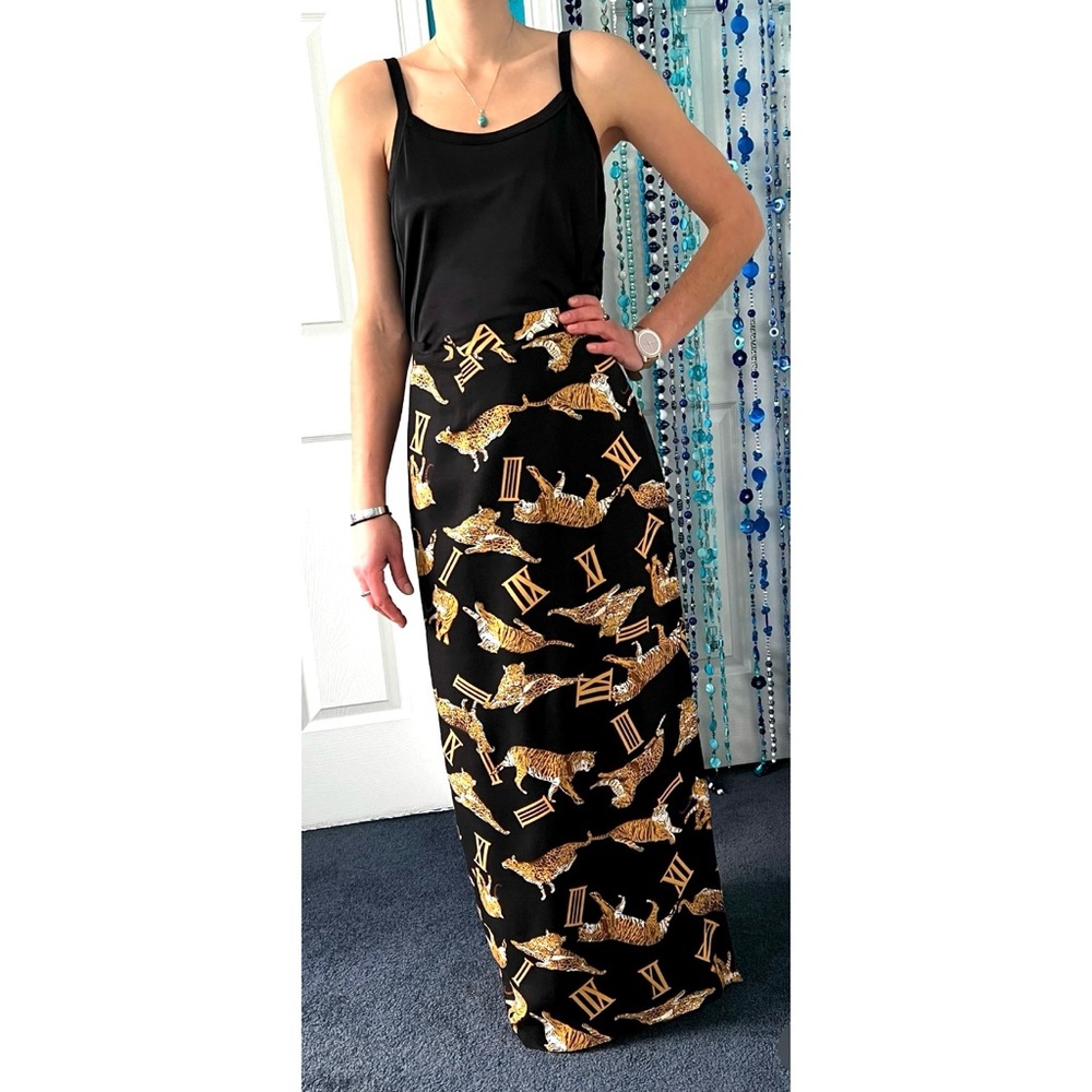 🇨🇦 Vintage long wrap-around skirt yellow animals & Roman letters on black